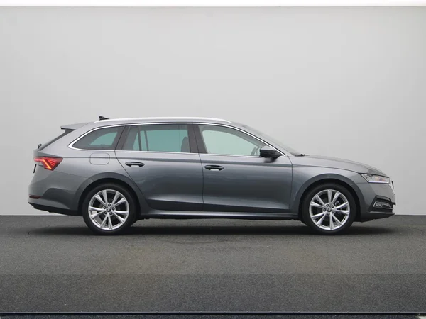 SKODA Octavia Combi (2024) — foto 18 van 20