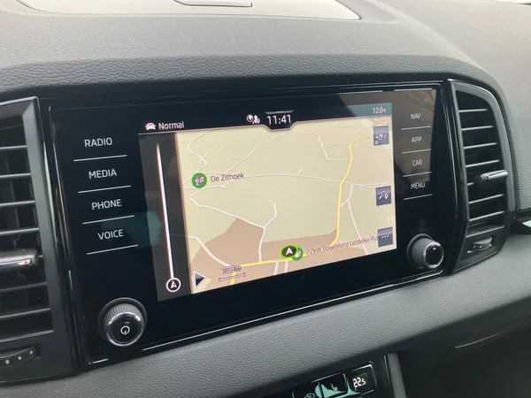 SKODA Karoq (2023) — foto 17 van 25