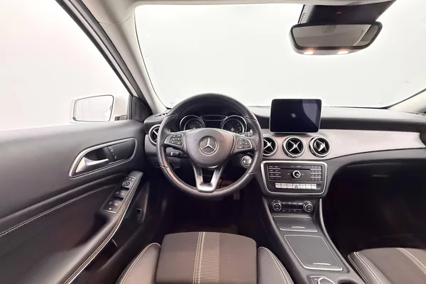 Mercedes-Benz GLA (X156) (2018) — foto 28 van 28