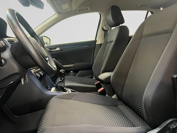 VOLKSWAGEN T-Roc (2021) — foto 16 van 20