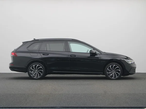 VOLKSWAGEN Golf VIII SW (2024) — foto 19 van 21