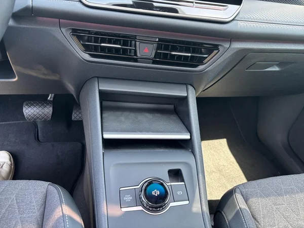 VOLKSWAGEN Tiguan (2026) — foto 3 van 24