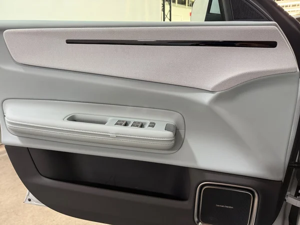 Polestar 4 (2025) — foto 10 van 32