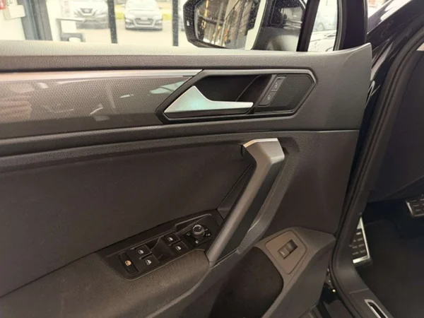 Volkswagen Tiguan (2019) — foto 14 van 22