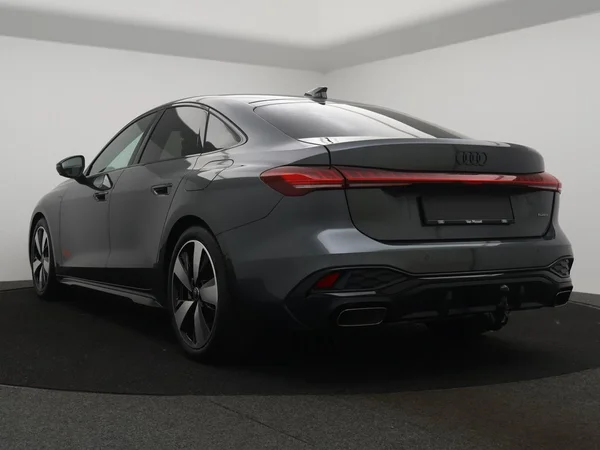 AUDI A5 e-hybrid (PHEV) (2026) — foto 15 van 23