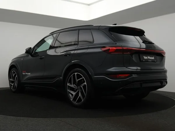 AUDI Q6 e-tron (2026) — foto 15 van 25