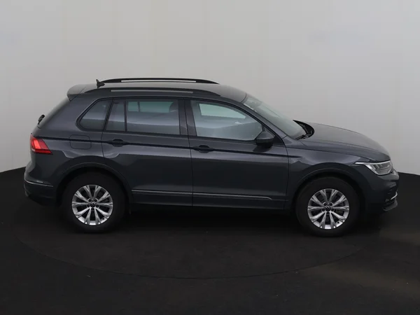 VOLKSWAGEN Tiguan (2022) — foto 25 van 29