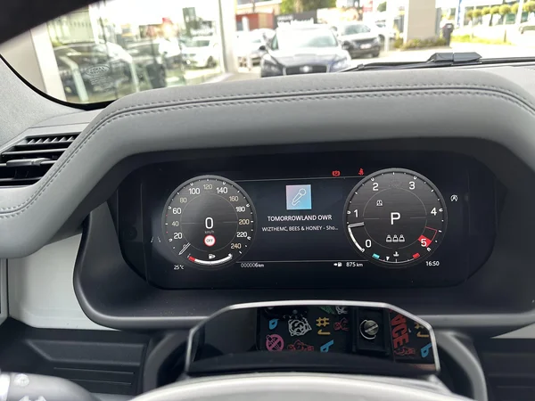 Land Rover Defender (2026) — foto 8 van 33