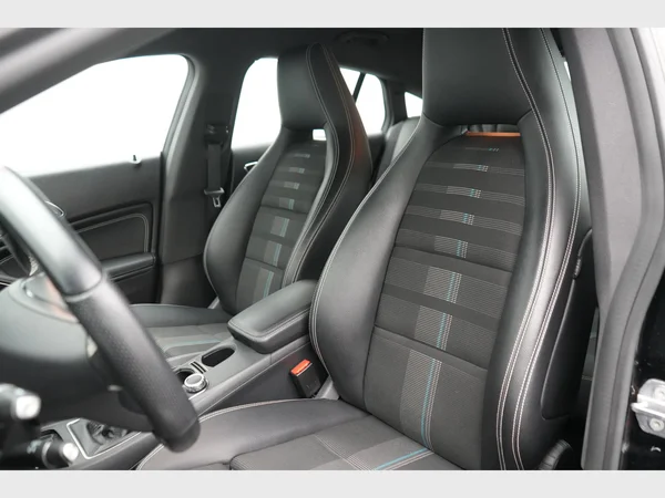MERCEDES-BENZ CLA 180 (2019) — foto 6 van 22