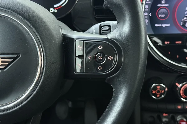 Mini 5 Doors (F55 LCI II) (2021) — foto 6 van 16