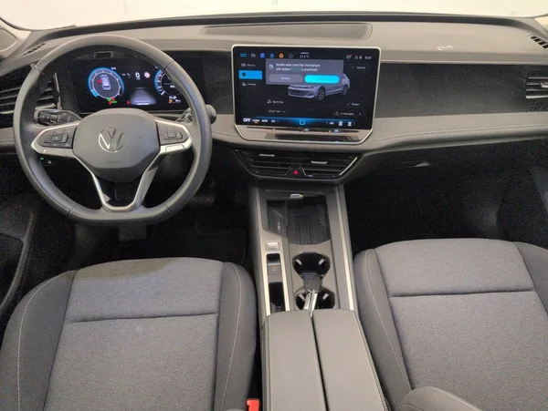Volkswagen Passat SW (2024) — foto 5 van 27