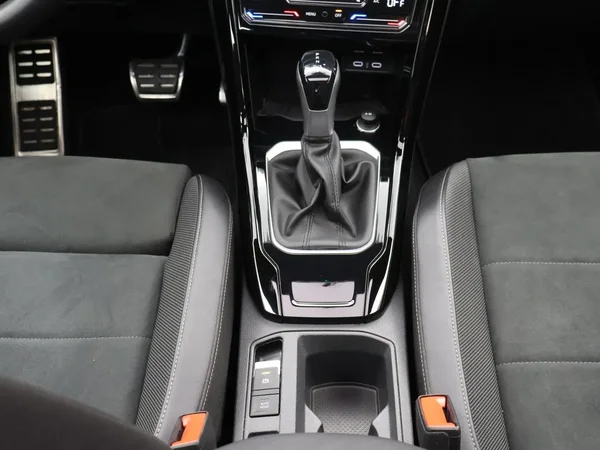 Volkswagen T-Roc (2023) — foto 9 van 28