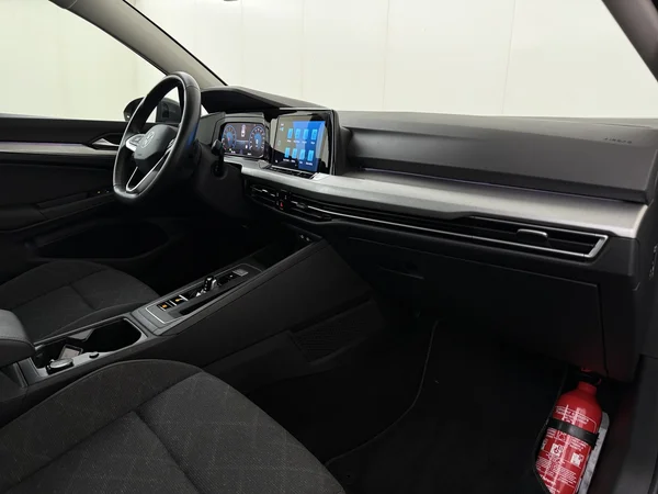 VOLKSWAGEN Golf Variant (2024) — foto 3 van 28