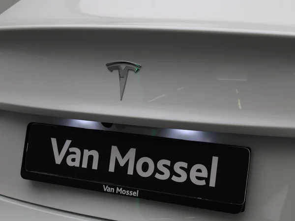 Tesla Model 3 (2023) — foto 37 van 42