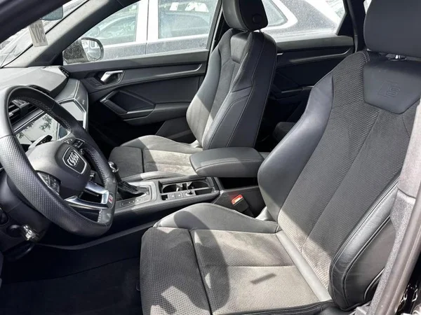 Audi Q3 (2022) — foto 17 van 35