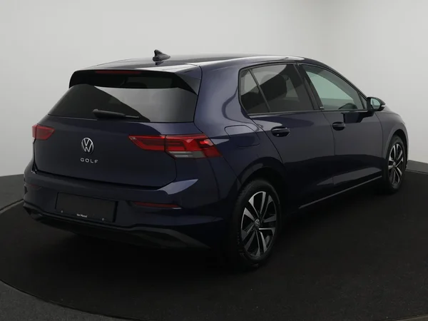 VOLKSWAGEN Golf VIII (2021) — foto 12 van 28
