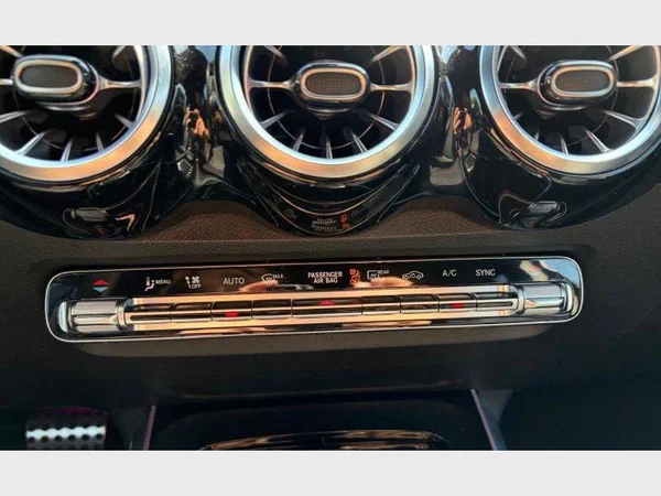 Mercedes-Benz GLB 180 (2021) — foto 19 van 29