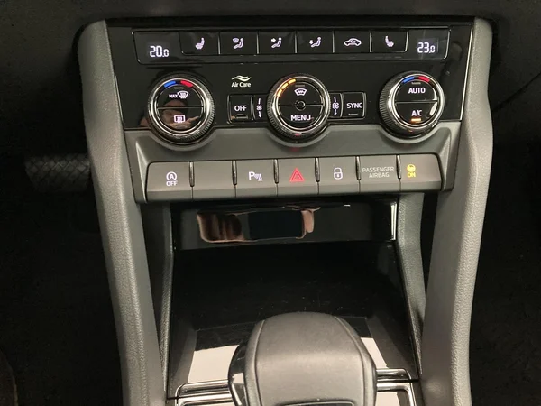 SKODA Karoq (2022) — foto 18 van 36