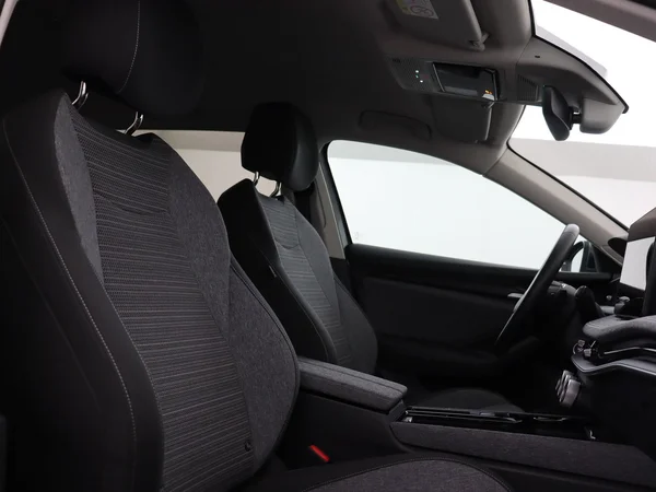 SKODA Superb Combi (2025) — foto 19 van 19
