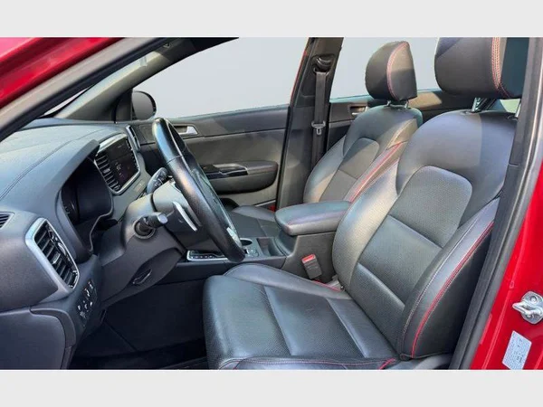 Kia SPORTAGE (2021) — foto 2 van 29