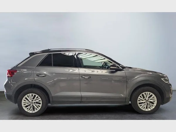 Volkswagen T-Roc (2022) — foto 22 van 27