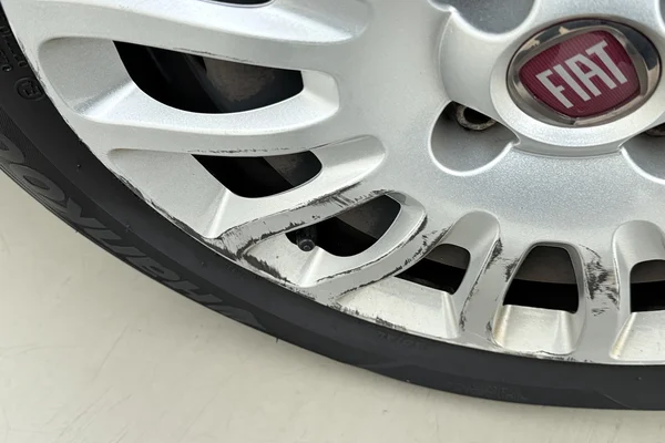 Fiat Punto (2017) — foto 18 van 39
