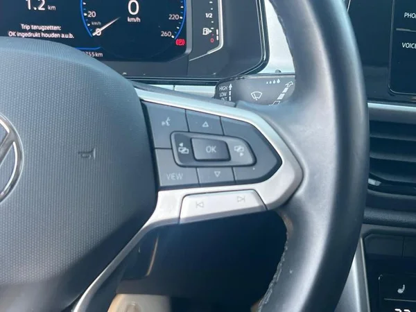 VOLKSWAGEN T-Roc (2024) — foto 8 van 26