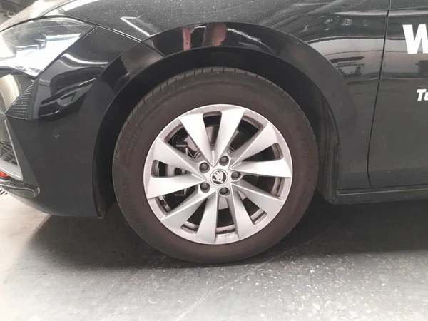 SKODA Superb Combi (2025) — foto 2 van 23