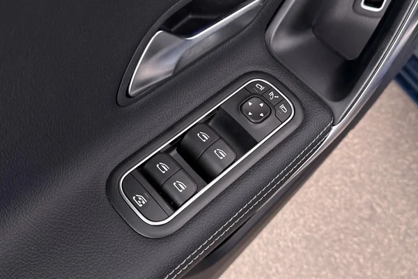 Mercedes-Benz A-Class PHEV (W177) (2020) — foto 14 van 31