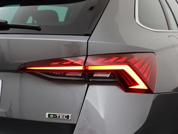 SKODA Octavia Combi (2024) — foto 7 van 18