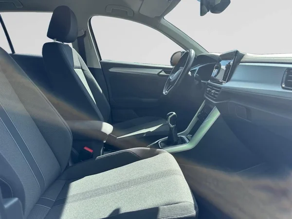 VOLKSWAGEN T-Roc (2023) — foto 11 van 17
