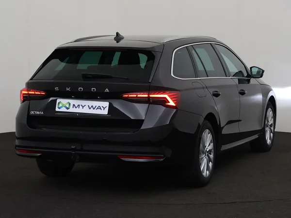SKODA Octavia Combi (2025) — foto 10 van 19