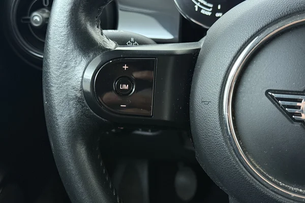 Mini 5 Doors (F55 LCI II) (2021) — foto 5 van 16