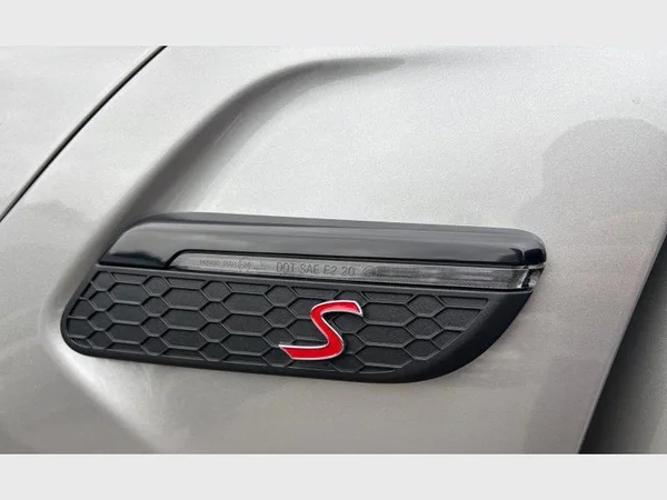 MINI Mini (2023) — foto 19 van 29