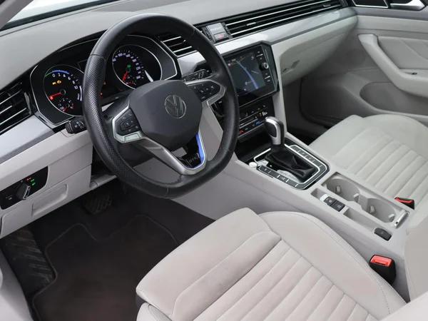 VOLKSWAGEN Passat Variant GTE (2023) — foto 29 van 29
