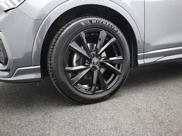 AUDI Q3 (2019) — foto 4 van 22