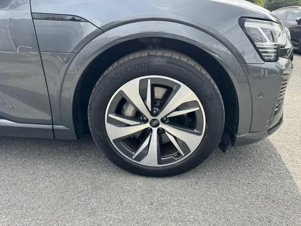 AUDI Q8 Sportback e-tron (2024) — foto 17 van 24