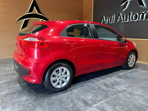 Kia Rio (2015) — foto 10 van 19