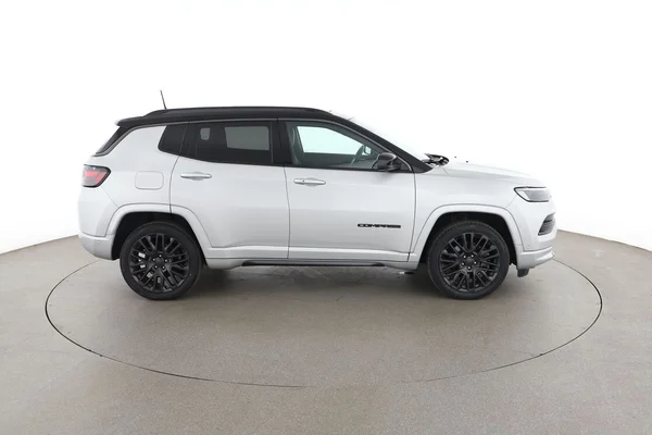 Jeep Compass (2022) — foto 13 van 16