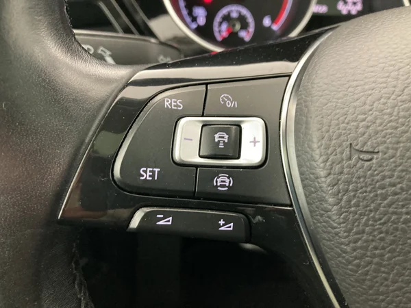 VOLKSWAGEN Touran (2020) — foto 20 van 36