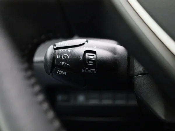 Peugeot e-2008 (2023) — foto 20 van 43