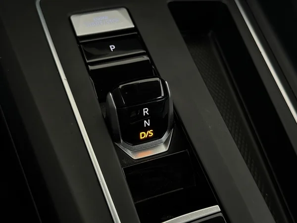 VOLKSWAGEN Golf Variant (2024) — foto 4 van 28