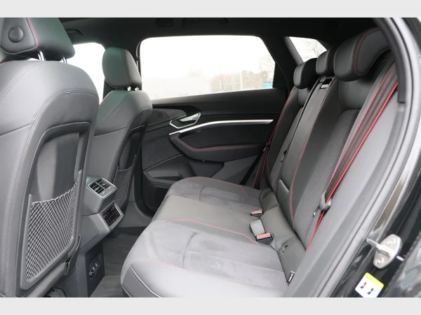 AUDI Q8 e-tron (2023) — foto 5 van 35