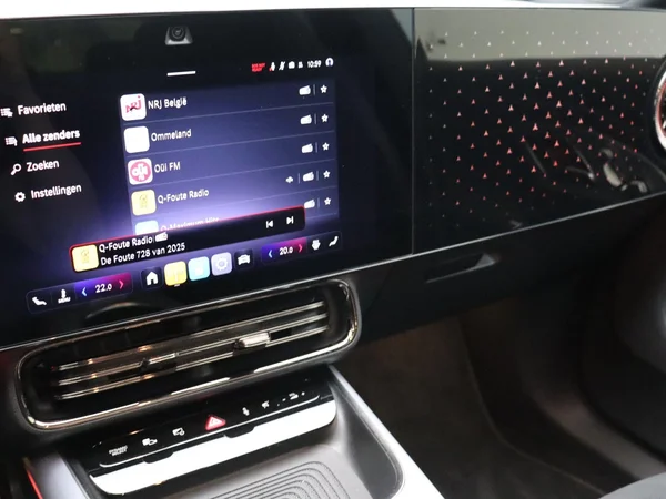 Mercedes-Benz CLA (2025) — foto 4 van 24