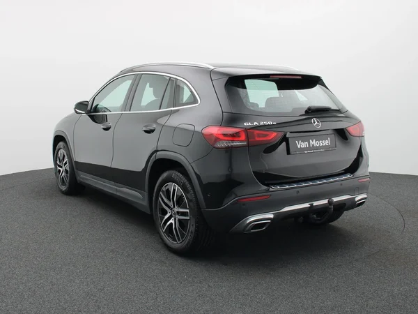 Mercedes-Benz GLA (2023) — foto 12 van 24