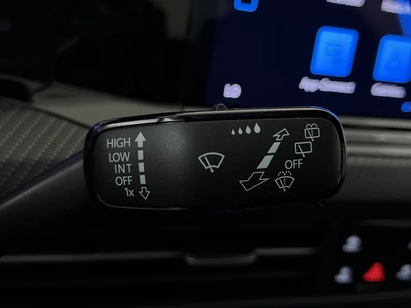 VOLKSWAGEN Golf (2022) — foto 17 van 28
