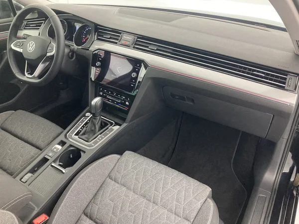VOLKSWAGEN Passat Variant (2024) — foto 29 van 35