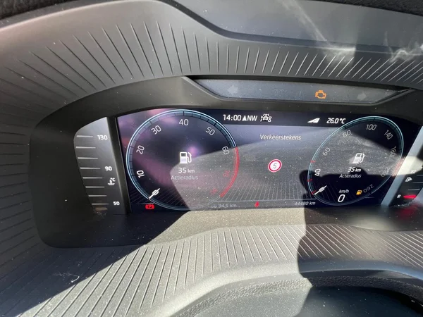 SKODA Karoq (2022) — foto 4 van 24