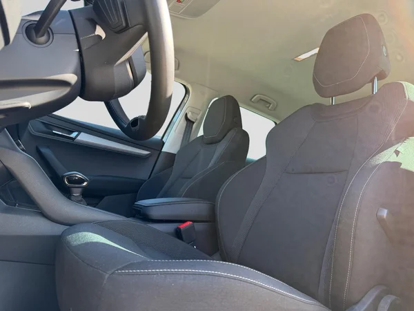 SKODA Karoq (2025) — foto 2 van 24