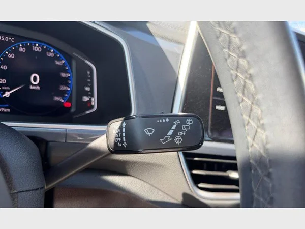 Volkswagen T-Roc (2023) — foto 18 van 29